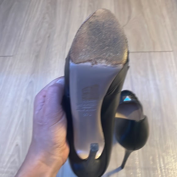 🎉PRICE DROP🎉 Valentino Garavani Rockstud pleated black stiletto pumps - Picture 8 of 11